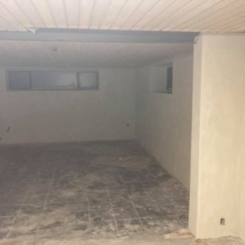 Færdig kælderrenovering i Varde med murerarbejde og flisegulv