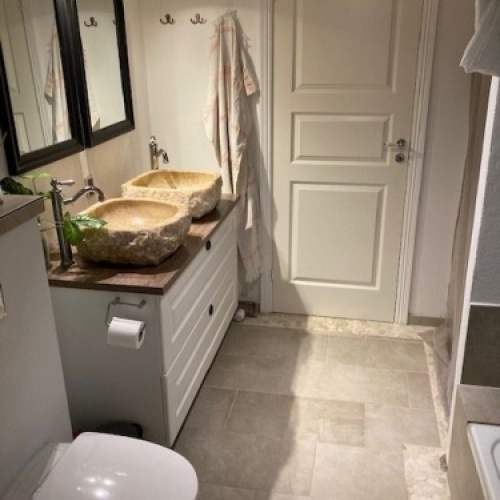 Flisearbejde udført på badeværelse af murer i Esbjerg