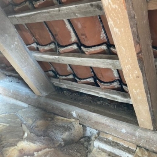 Murerarbejde i Varde med tagrenovering og udskiftning af understrygning