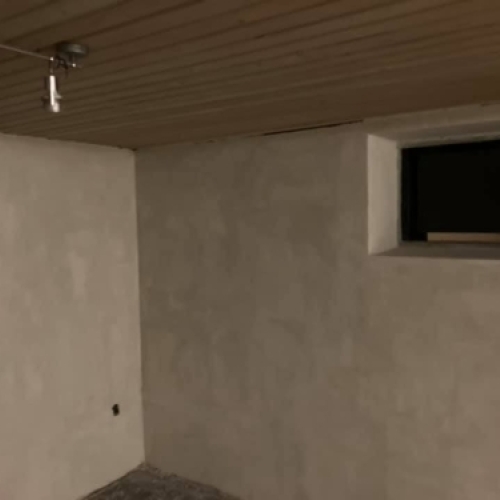 Nypudset kældervæg i forbindelse med renovering i Esbjerg