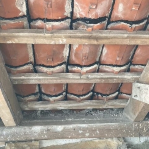 Tagrenovering i Esbjerg med gamle tegl og udskiftning af understrygning