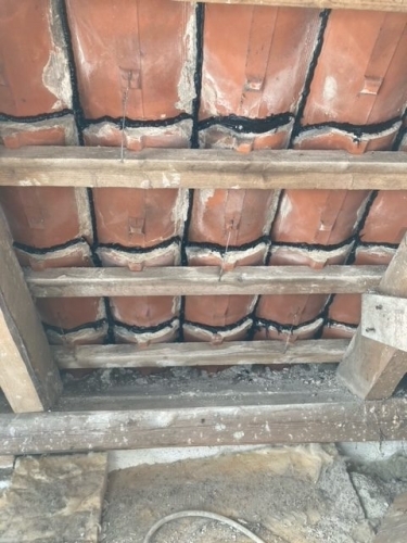 Tagrenovering i Esbjerg med gamle tegl og udskiftning af understrygning