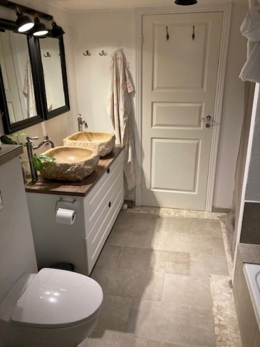 Flisearbejde udført på badeværelse af murer i Esbjerg